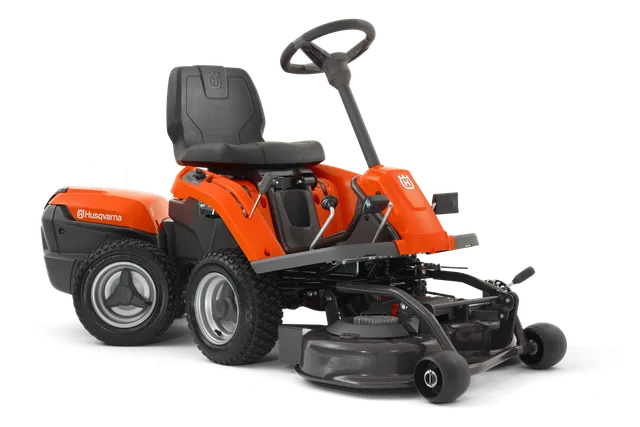 Vue latérale d’une tondeuse autoportée Husqvarna avec carter de coupe.