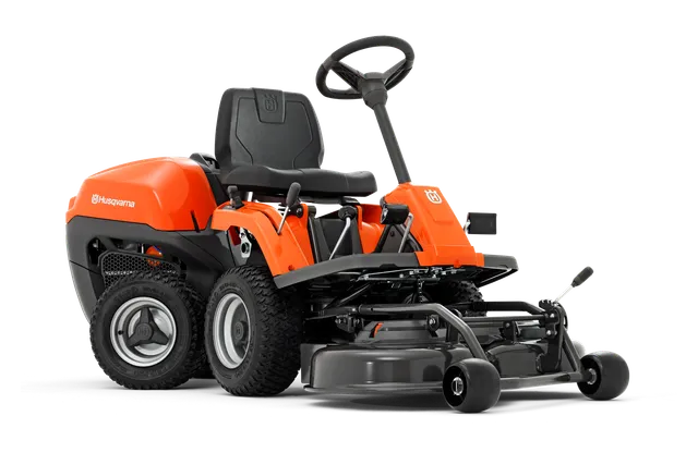 Zijaanzicht van een Husqvarna zitmaaier met maaidek.