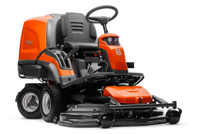 Vue de face d’une tondeuse à coupe frontale Husqvarna professionnelle avec carter de coupe.
