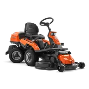 Vue latérale d’une tondeuse autoportée Husqvarna avec carter de coupe.