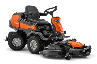 Frontvy av en professionell frontrotorklippare från Husqvarna med klippaggregat.