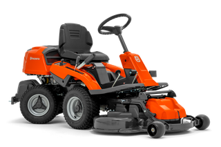 มุมมองด้านข้างของเครื่องตัดหญ้าแบบนั่ง Husqvarna พร้อมแท่นตัด