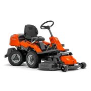 HUSQVARNA R 213C. มุมมองด้านข้างของเครื่องตัดหญ้าแบบนั่ง Husqvarna พร้อมแท่นตัด