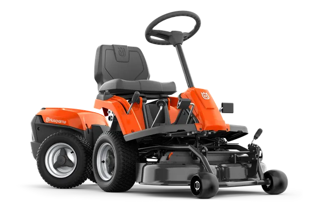 Vista lateral de um trator corta-relva Husqvarna com plataforma de corte.