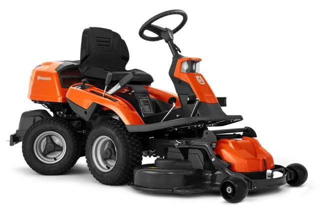 Vista lateral de um trator corta-relva Husqvarna com plataforma de corte.