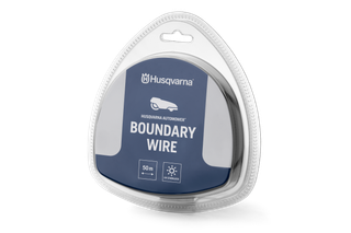 Widok z przodu i z boku na opakowanie przewodu granicznego kosiarki Husqvarna, wskazujący długość 50 m i stabilizację UV.
