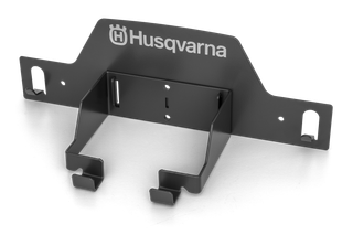 Vue de face d’un support mural Husqvarna destiné au rangement d’outils.