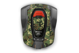 Bovenaanzicht van een Husqvarna Automower met een camouflagepatroon.