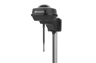 Ant stulpo sumontuotos "Husqvarna" GPS antenos vaizdas iš šono.