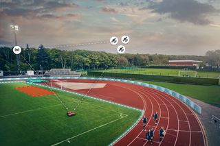Sportpályán működő robotfűnyíró műholdas jel ikonréteggel.
