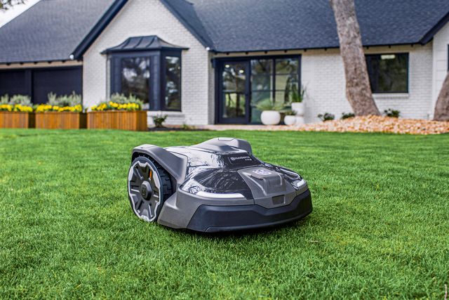 Automower iQ Series (Close Up) - HGTV Smart Home