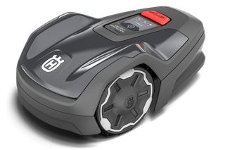 Zijaanzicht van een Husqvarna Automower® Aspire™ R4 robotmaaier met zichtbaar bedieningspaneel.