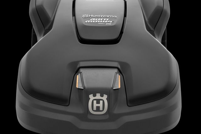 Edestä view Husqvarnan robottiruohonleikkurista.