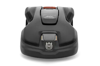 Pogled spreda na Husqvarna robotsku kosilicu.