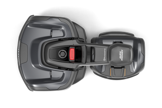 Automower® 435X AWD NERA de Husqvarna avec technologie sans câble. Vue de dessus d’un robot tondeuse Husqvarna présentant sa conception et son panneau de commande.