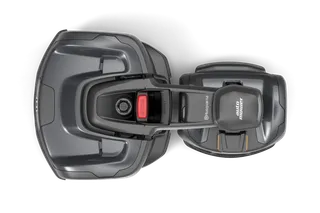 Газонокосарка Husqvarna Automower® 435X AWD NERA з бездротовою технологією. Вид зверху на роботизовану газонокосарку Husqvarna, що демонструє її конструкцію та панель керування.