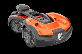Mähroboter mit Husqvarna-Branding zur Hervorhebung des Designs.