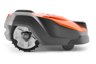 Vue latérale d’un robot tondeuse Husqvarna avec roues apparentes et design élégant.