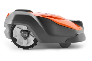 Stranski pogled robotske kosilnice Husqvarna z vidnimi kolesi in elegantno zasnovo.