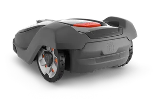 Vista trasera de un robot cortacésped de Husqvarna con su diseño y sus ruedas.