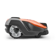 Vista lateral de um robô corta-relva Husqvarna apresentando o design das rodas.
