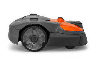 Automower® 580 EPOS® Husqvarna. Vue latérale d’un robot tondeuse Husqvarna.
