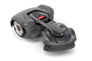 Automower® 435X AWD NERA de Husqvarna avec technologie sans câble. Vue de face d’un robot tondeuse Husqvarna doté de fonctions de conception avancées.