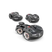 3台のハスクバーナロボット芝刈り機がスタジオ環境でさまざまな角度から展示されています。