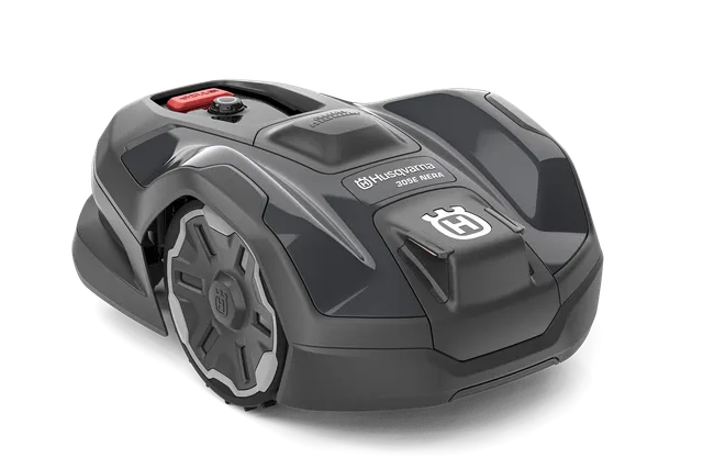 Vy framifrån av en robotgräsklippare med synlig reglagepanel.