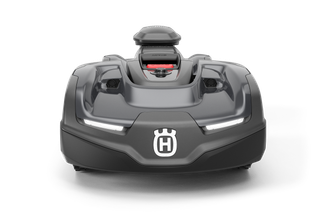 Automower® 435X AWD NERA de Husqvarna avec technologie sans câble. Vue de face d’un robot tondeuse Husqvarna.