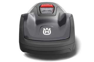 Vooraanzicht van een Husqvarna Automower® Aspire™ R4 robotmaaier met bedieningspaneel.