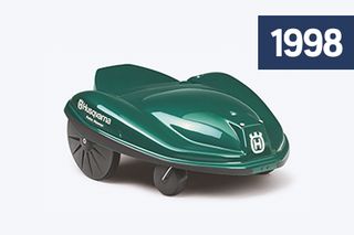 Вид збоку на роботизовану газонокосарку Husqvarna 1998 року.