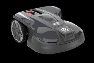 Seitenansicht eines Husqvarna Mähroboters mit sichtbarer Bedientafel.