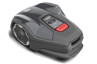 Zijaanzicht van een Husqvarna Automower® Aspire™ R4 robotmaaier met bedieningspaneel zichtbaar.
