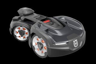 Seitenansicht eines Husqvarna Mähroboters mit markanter Radkonstruktion.