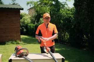 How to trim high hedge PL