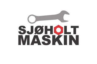 Logo som viser "SJØHOLT MASKIN" med en skrunøkkel over og et sekskantmutter som erstatter bokstaven O.