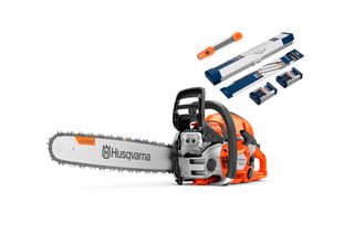 Husqvarna-motorsag med sverd og kjede, vist med tilbehør og reservedeler.