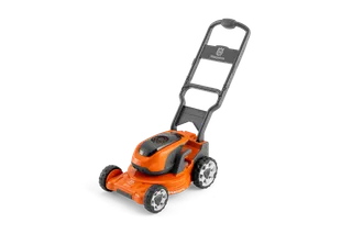 Vista laterale di un tagliaerba a batteria Husqvarna.