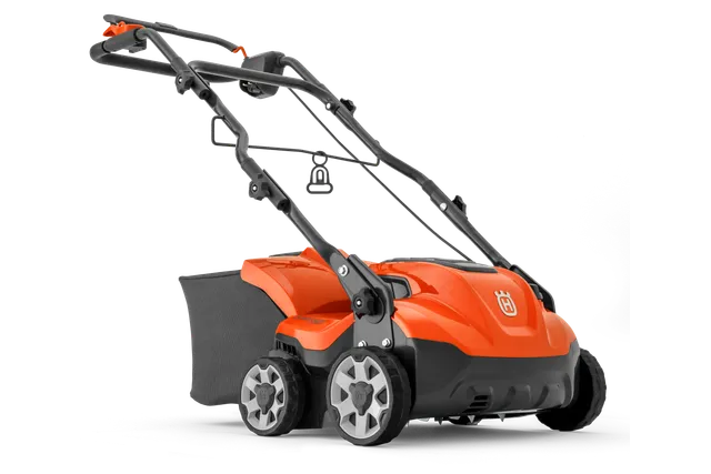 Zijaanzicht van een Husqvarna grasmaaier met verstelbare handgreep en grasopvangzak.