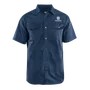 Vorderansicht eines kurzärmeligen Arbeitsshirts mit Husqvarna-Logo und geknöpften Taschen.