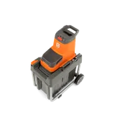 Draufsicht auf einen Husqvarna Gartenhäcksler mit Rädern und einem Auffangbehälter.