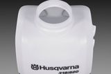 Вид зверху на контейнер Husqvarna 318iS20 з відкритою кришкою.