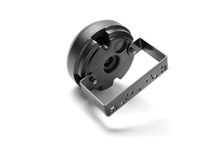 Ümmarguse aluse ja ristkülikukujulise kronsteiniga mehaanilise komponendi stuudiopilt.