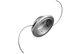 Trimmerhode Alloy. Toppbilde av et trimmerhode med to utstikkende ledninger.