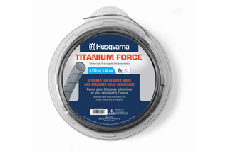 Vue de dessus de l’emballage de la ligne de coupe-bordure Husqvarna Titanium Force, mettant en évidence les caractéristiques de réduction du bruit et de résistance à l’usure.