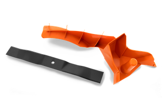 Вигляд леза газонокосарки зверху та його захисного кожуха.