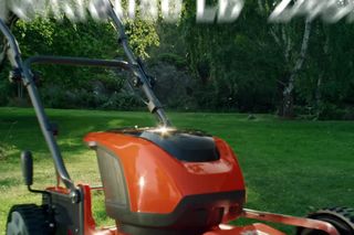 Feature benefit Husqvarna LB 246iS 16X19 FR