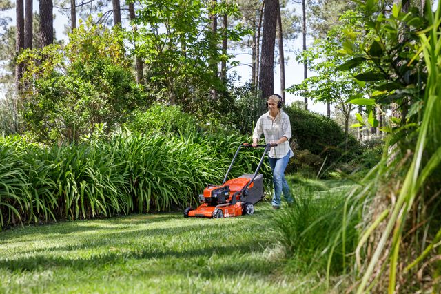 Walk-behind LC 347VI / Woman mowing grass