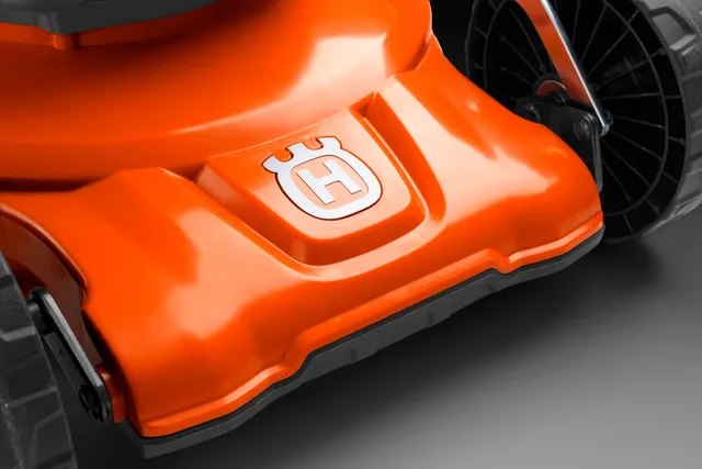 Husqvarna LC141C – Elülső emelőfogantyú
